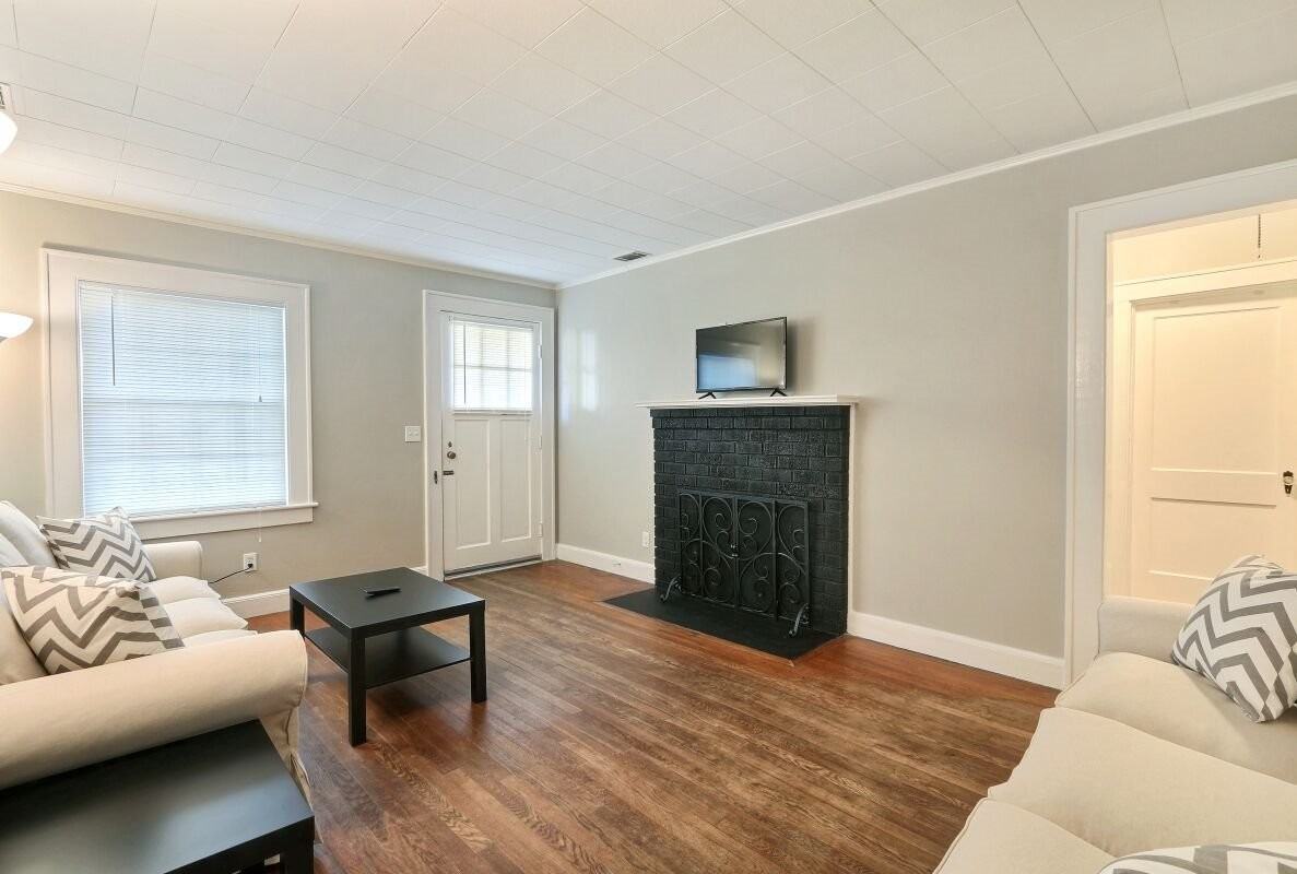 2105 E 41st St - Photo 4 of 13