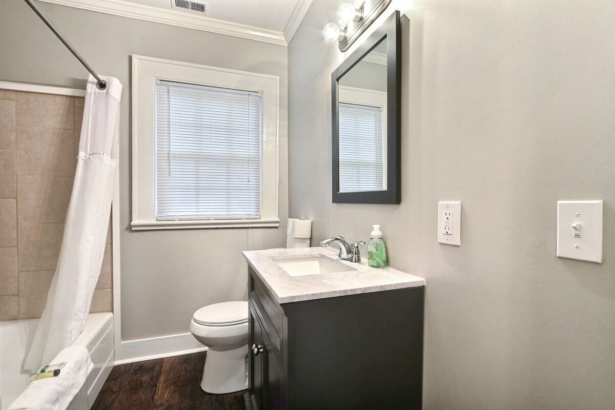 2105 E 41st St - Photo 5 of 13