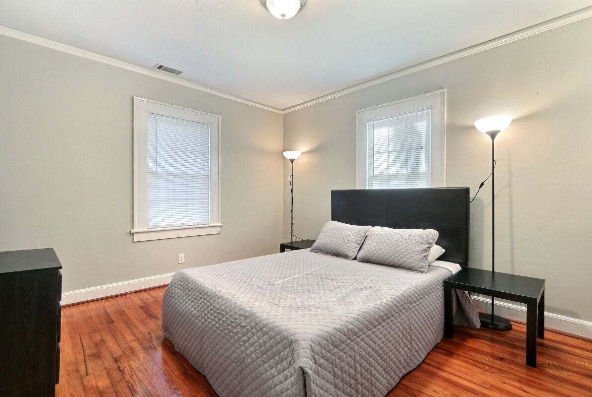 2105 E 41st St - Photo 7 of 13