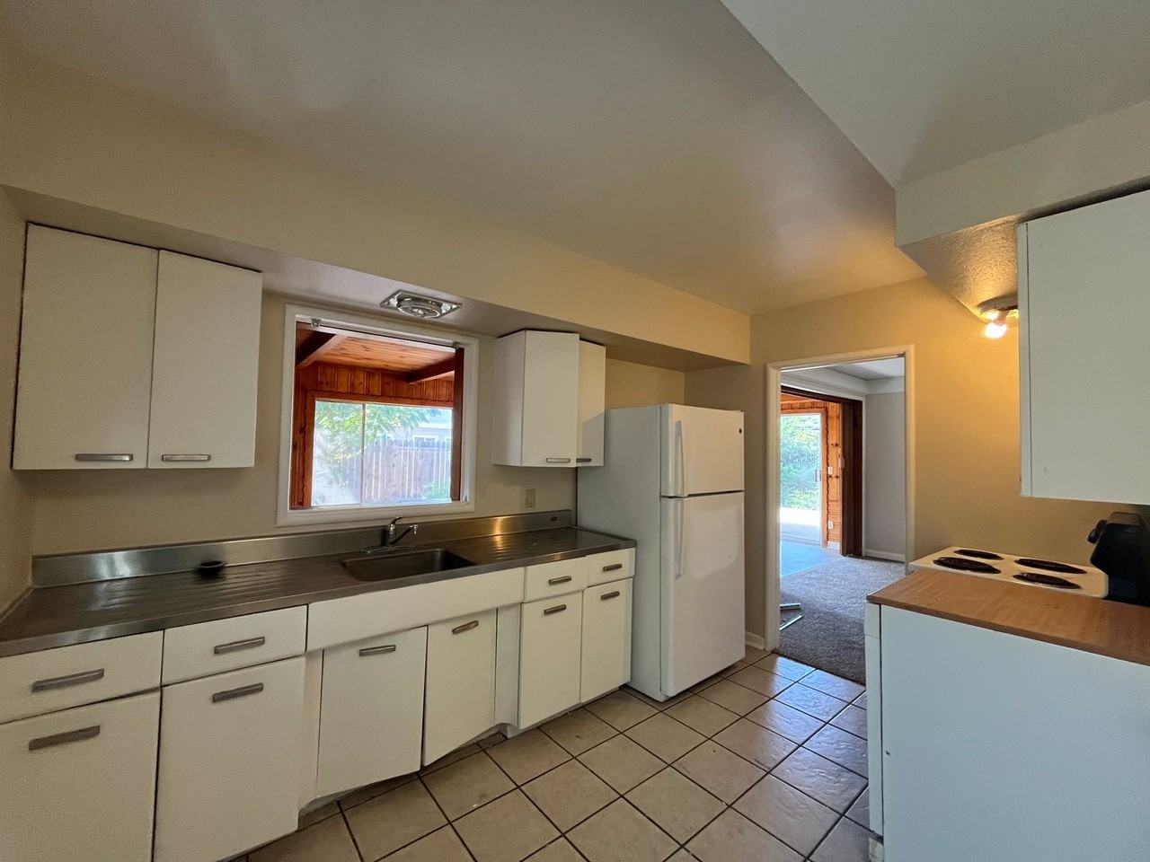 2205 Cortez Ln - Photo 7 of 23