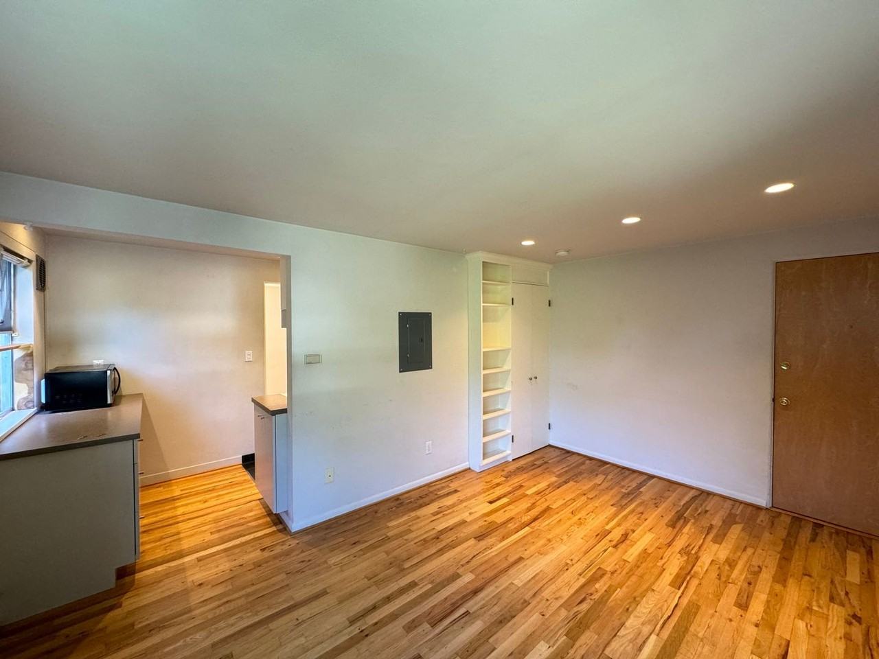 2113 N 37th St - Photo 3 of 10