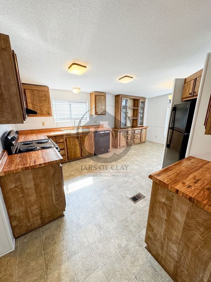 1474 June Way - Photo 4 of 12