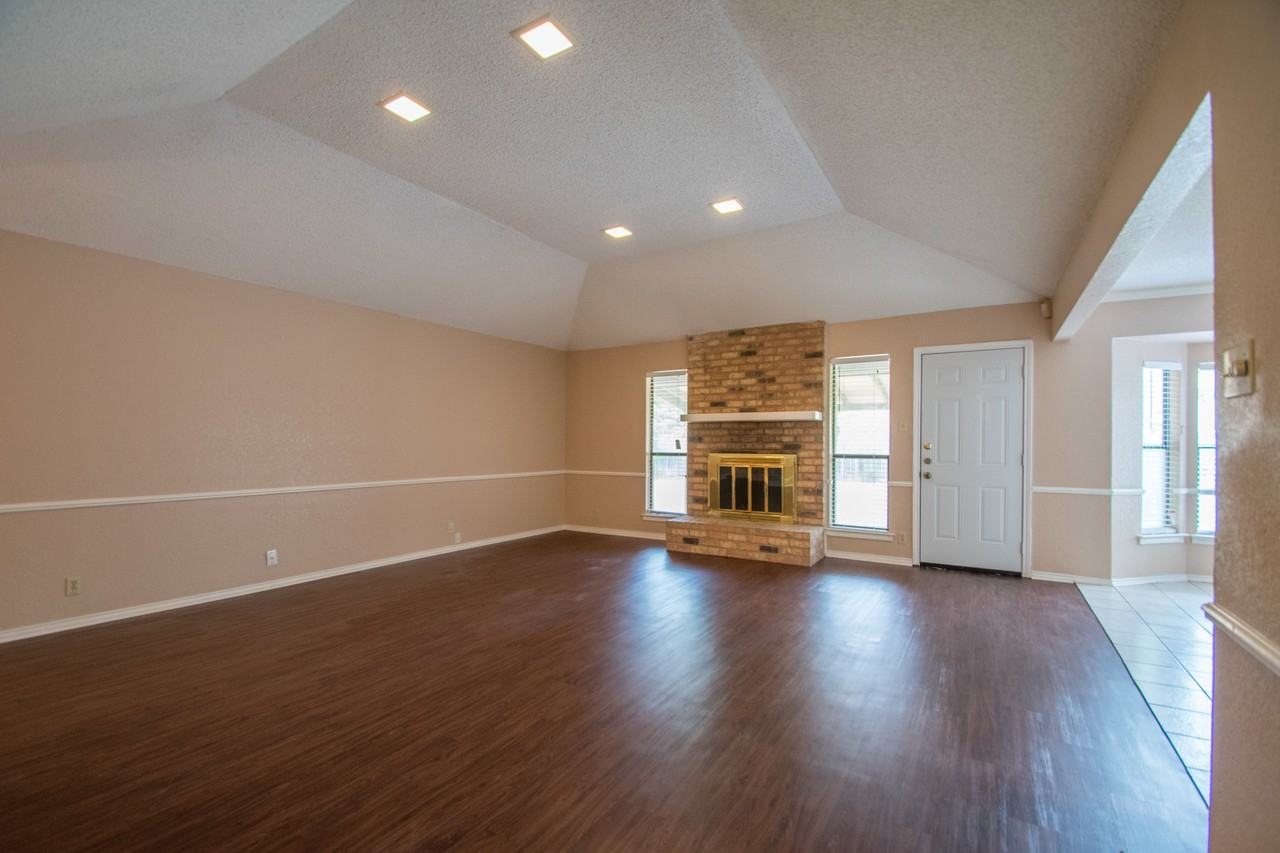 7609 Pear Tree Ln - Photo 3 of 18