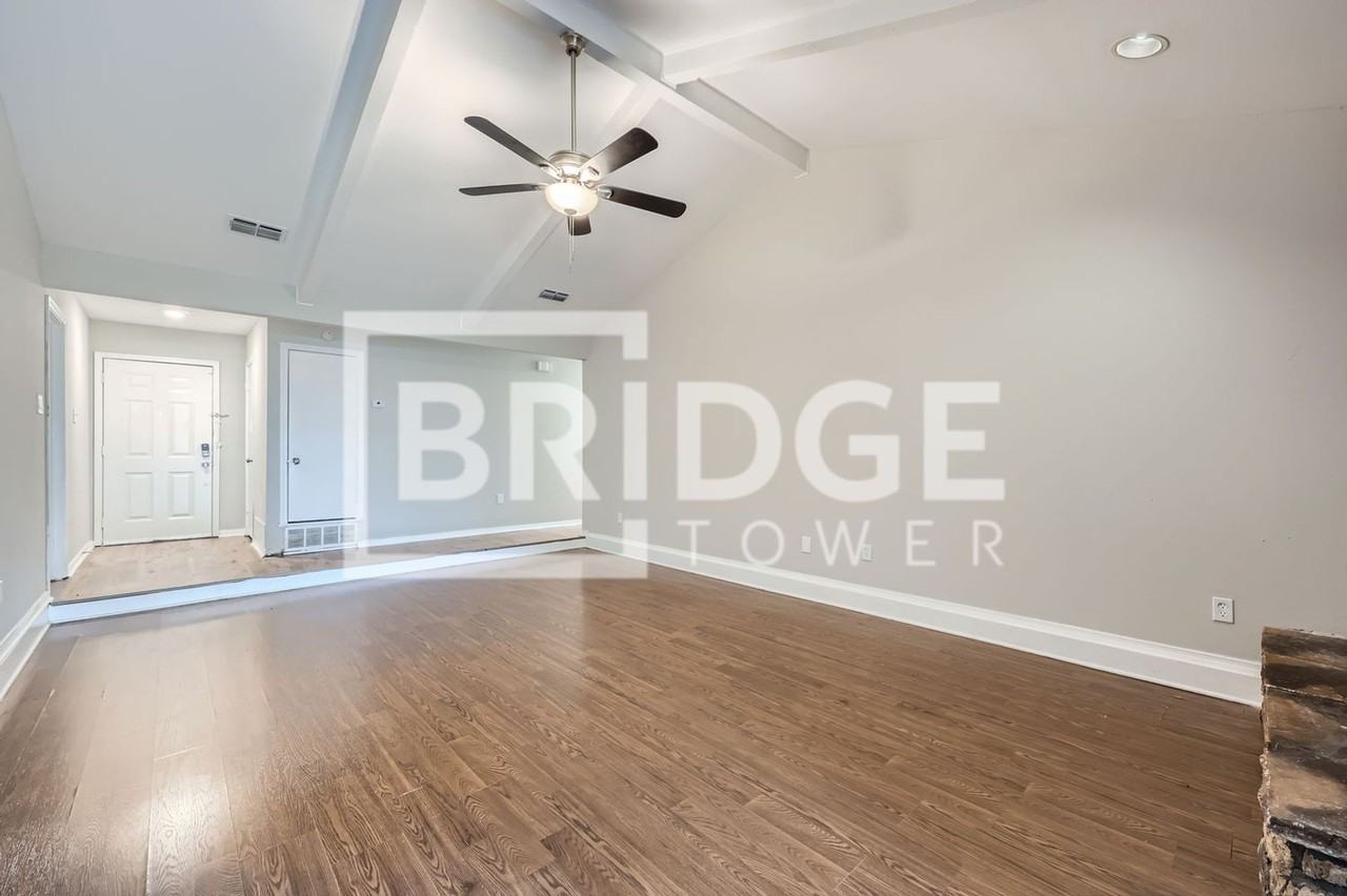 2614 Parkside Dr - Photo 2 of 20