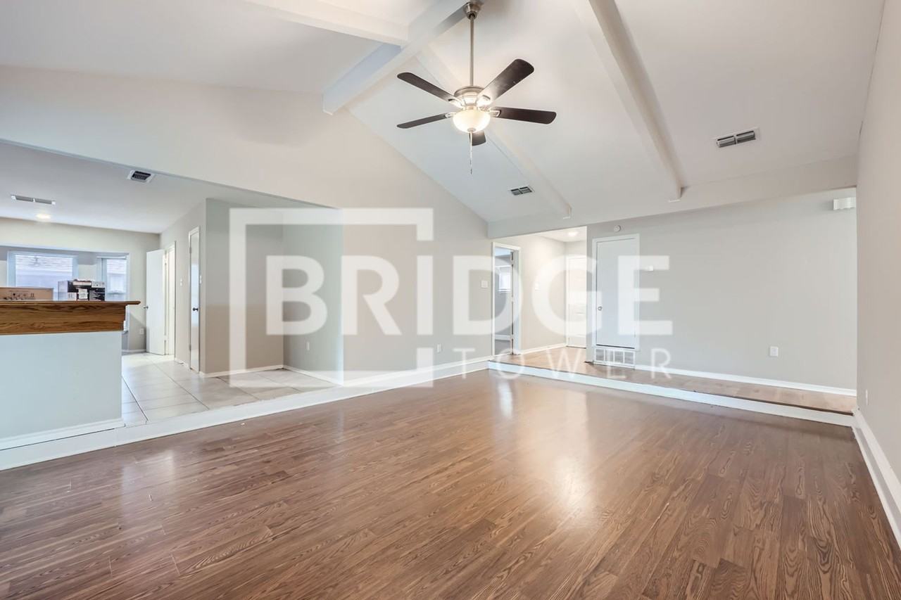2614 Parkside Dr - Photo 3 of 20