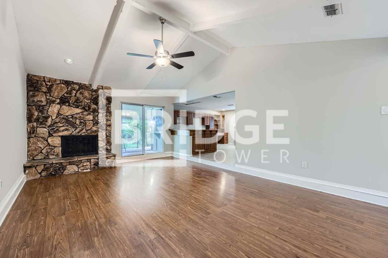 2614 Parkside Dr - Photo 4 of 20