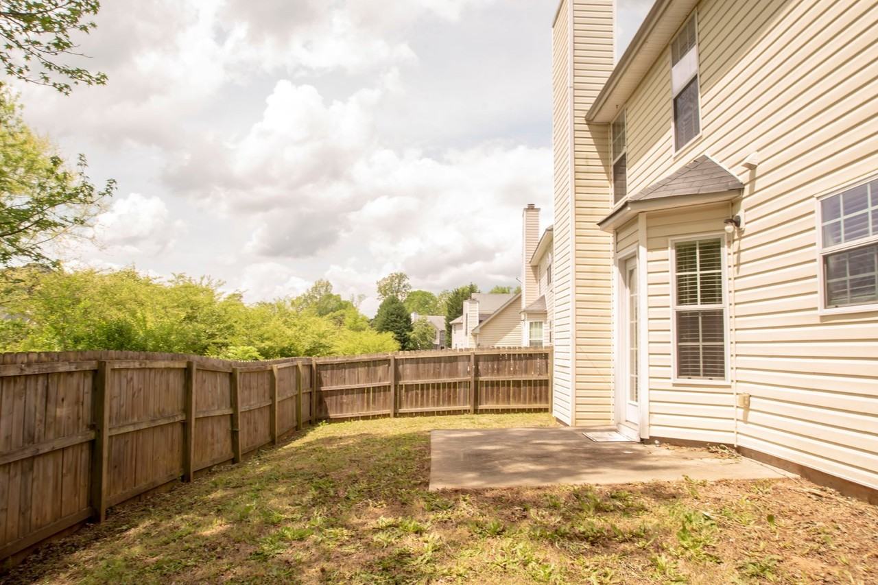 240 Dairyland Dr - Photo 3 of 15