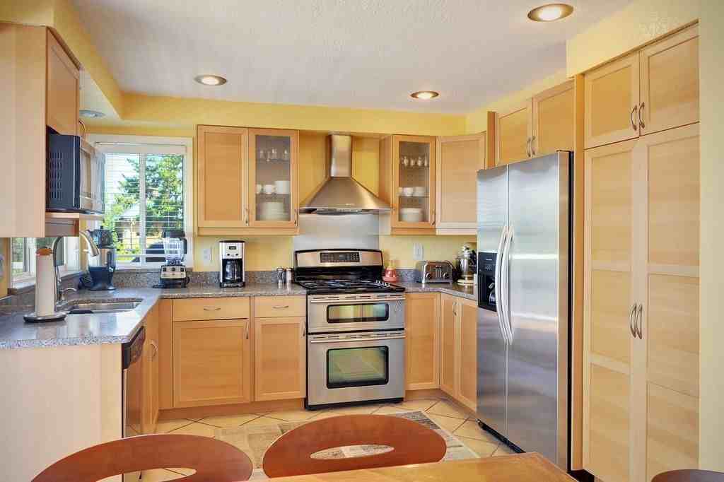 10221 62nd Pl W - Photo 3 of 17