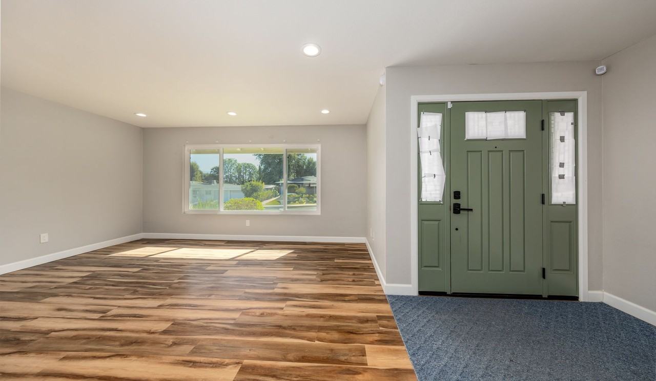 11460 Hillcrest St - Photo 5 of 30