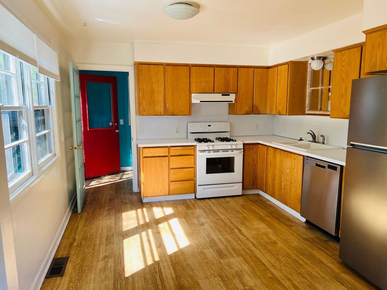 5835 Se 40th Ave - Photo 4 of 22