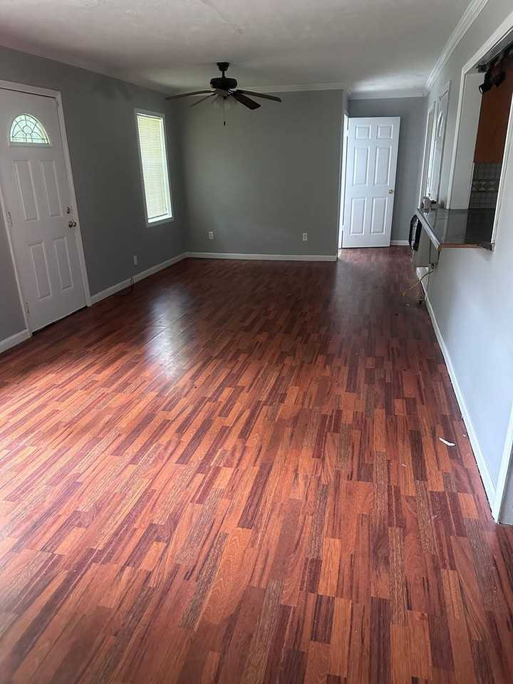 427 S Jones St - Photo 2 of 9