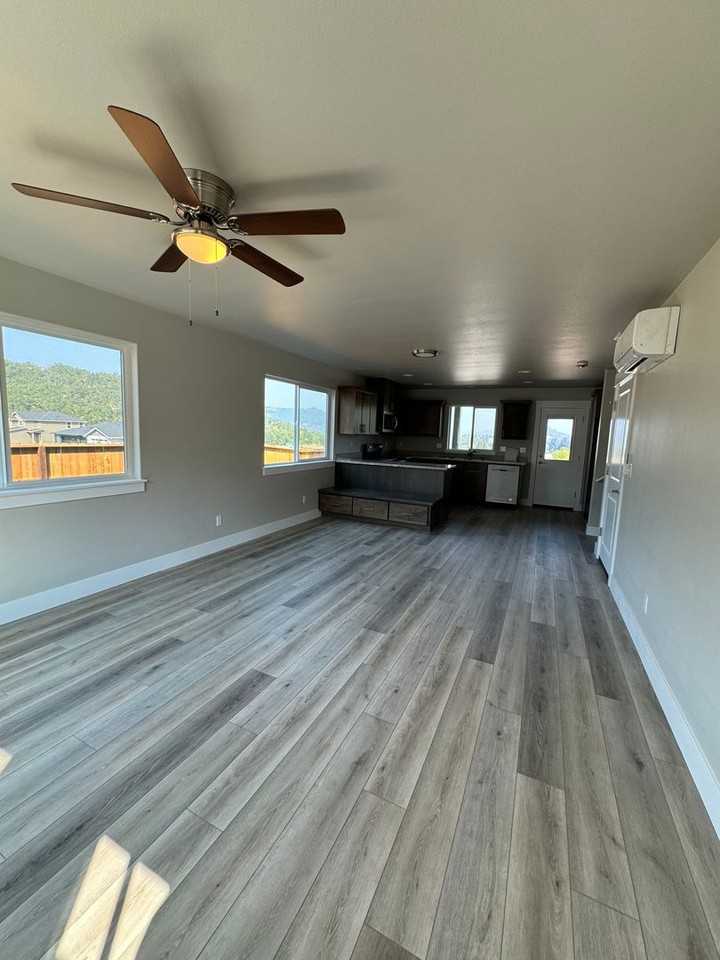 1509 W Thyme Dr - Photo 4 of 17