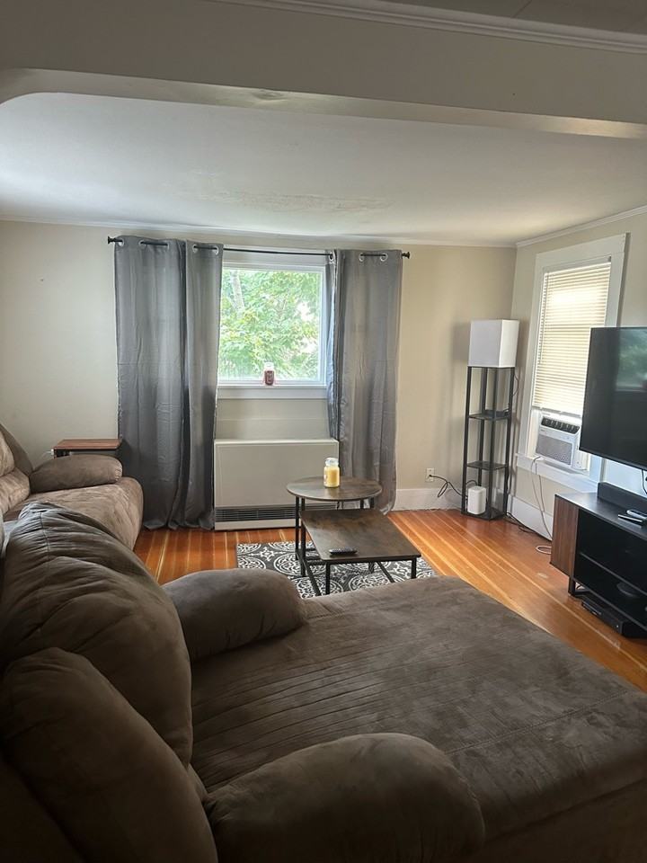 51 Blossom St - Photo 2 of 11