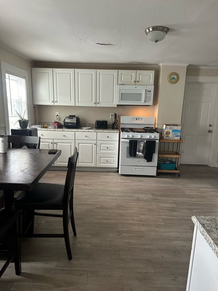 51 Blossom St - Photo 3 of 11