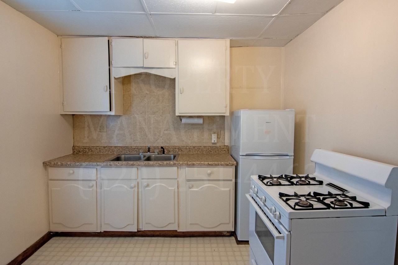 908 Camden St - Photo 2 of 15