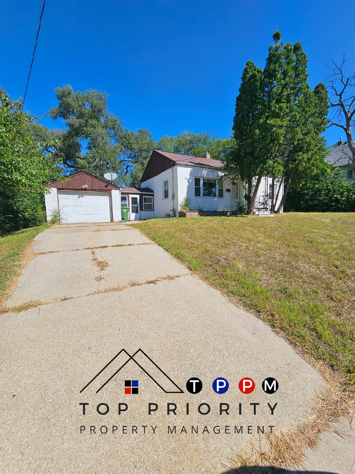 713 Cottage St - Photo 2 of 23