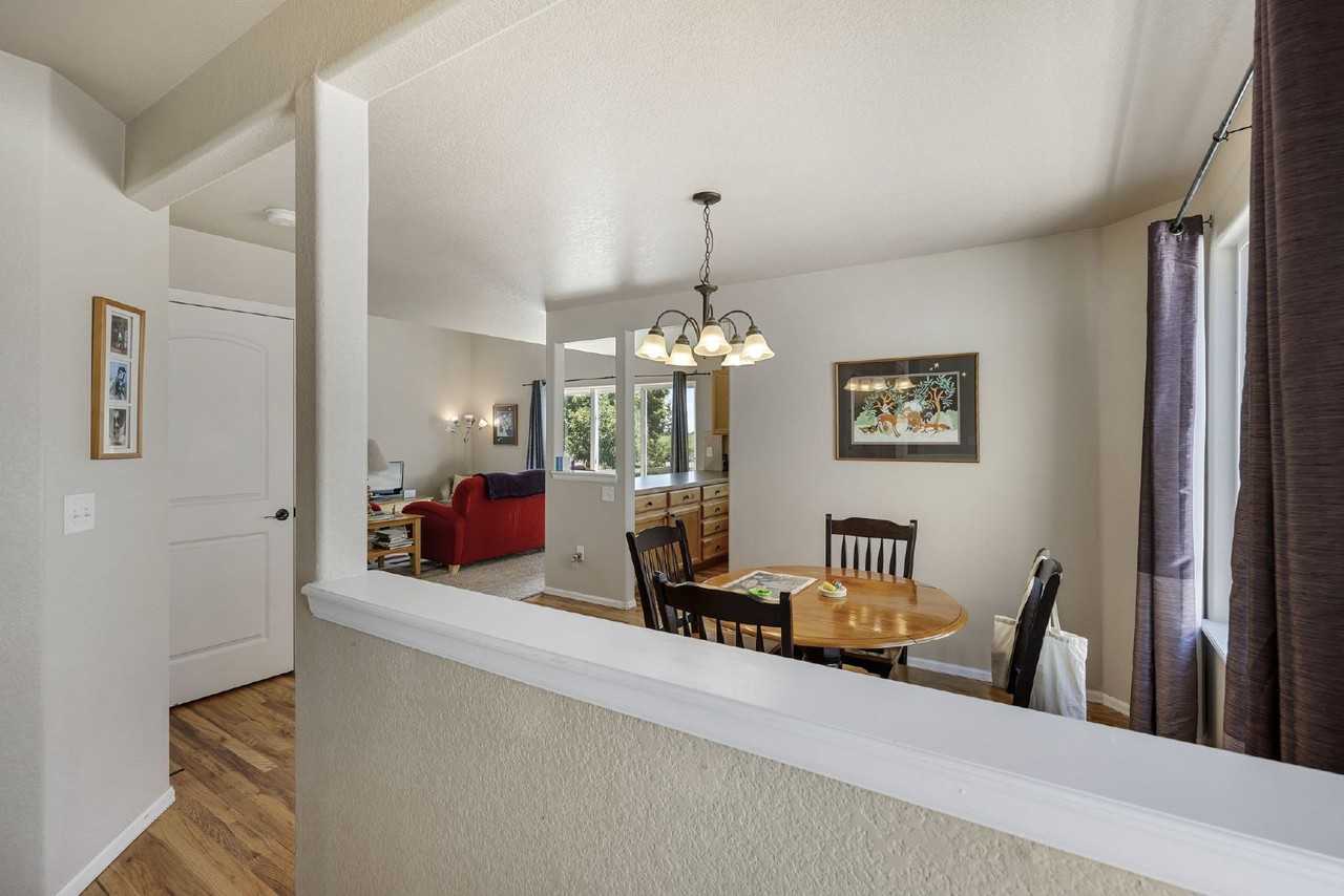 2251 Sunbury Ln - Photo 3 of 17