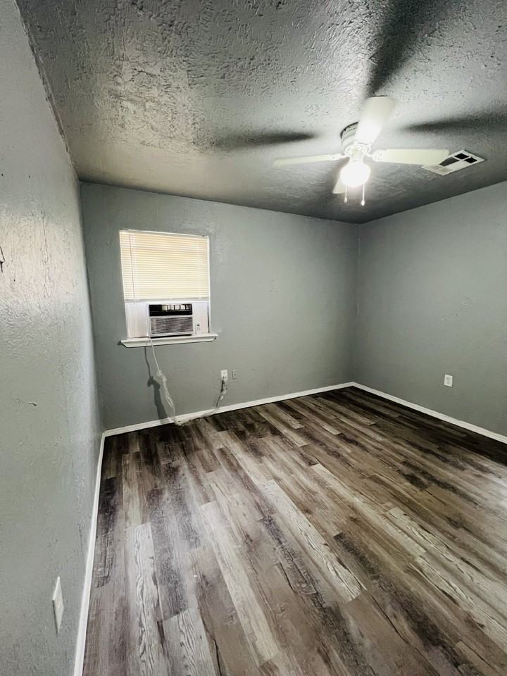 408 Nw Greenmeadow Dr - Photo 4 of 8