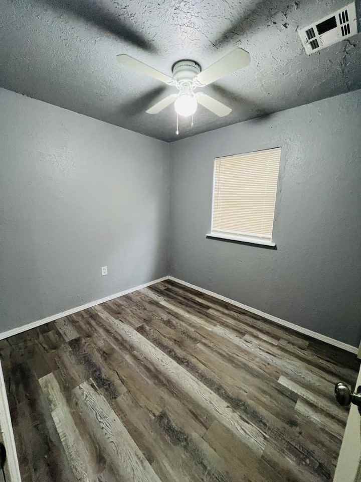 408 Nw Greenmeadow Dr - Photo 5 of 8