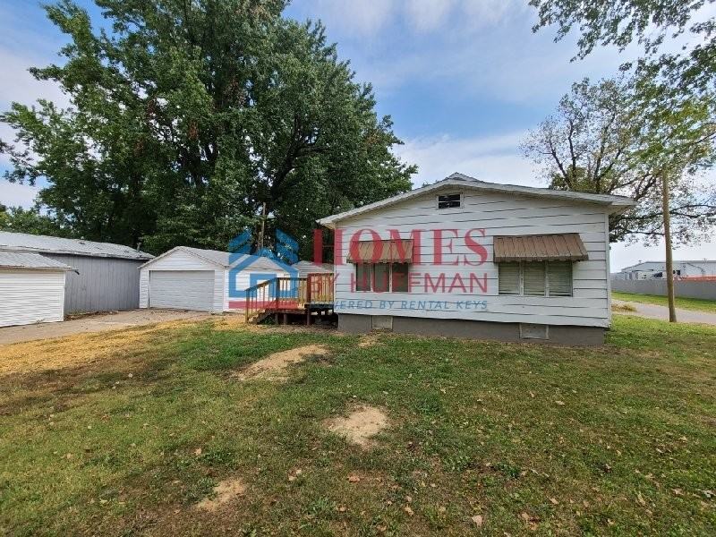 2501 Baker Ave - Photo 2 of 15