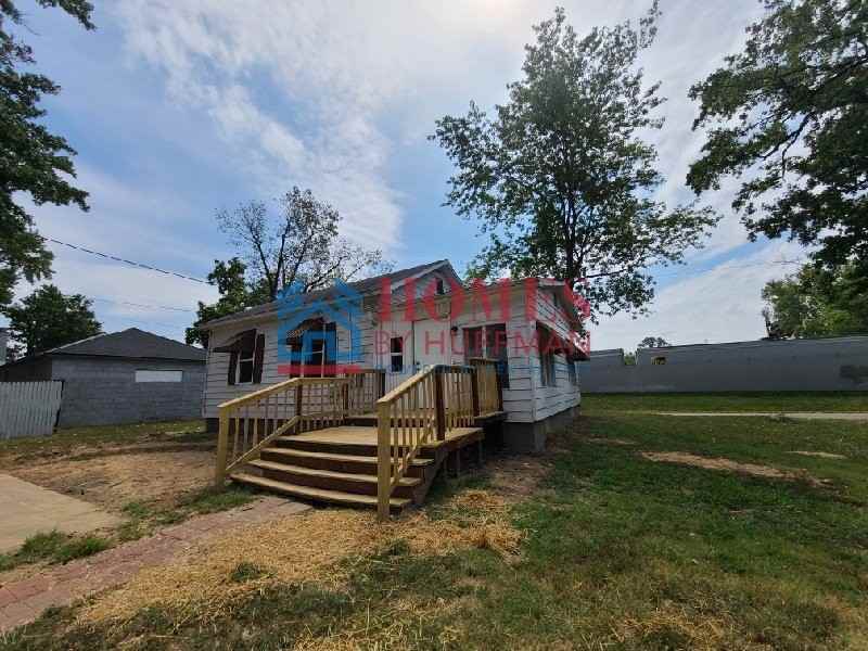 2501 Baker Ave - Photo 3 of 15