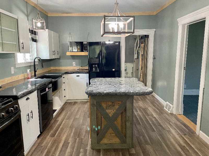 207 W Perry St - Photo 3 of 8