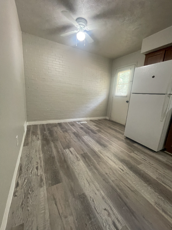 418 Sheraton Dr Nw - Photo 2 of 8