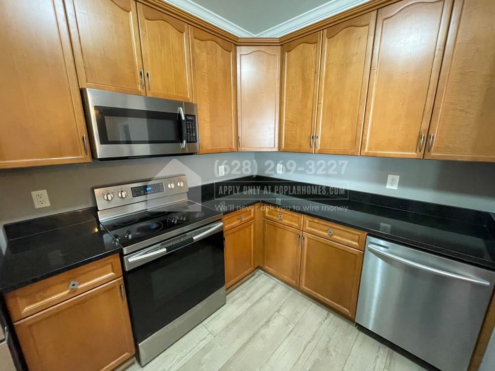 7160 Sunnywood Dr - Photo 3 of 35