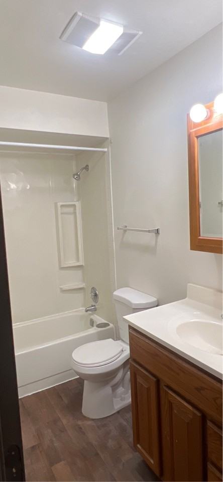 CENTENNIAL CT 4344-4346 - Photo 3 of 8