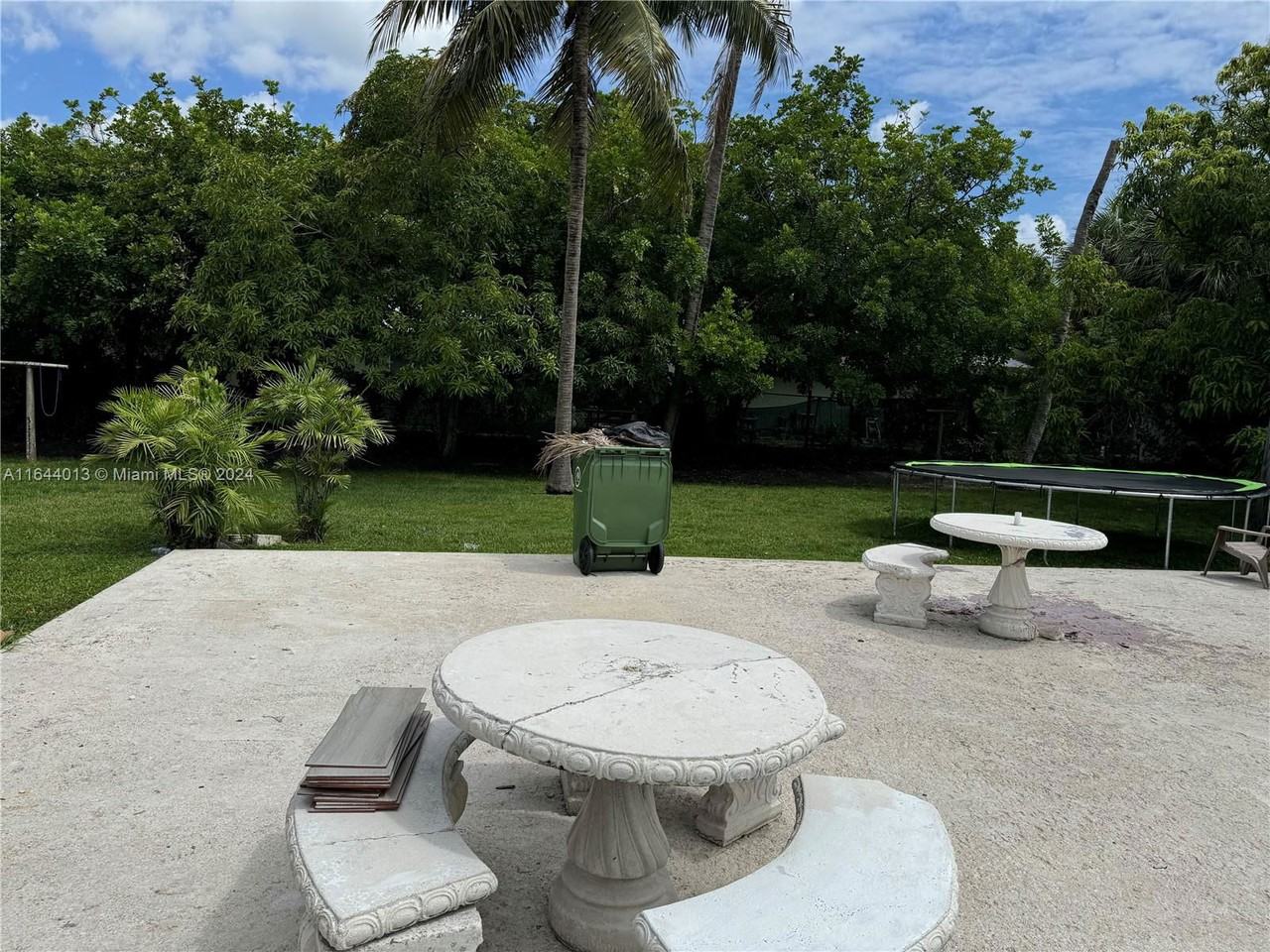 205 Nw 17th Ter #2 - Photo 3 of 8