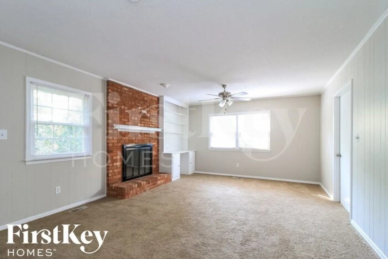 1101 N Elam Ave - Photo 3 of 15