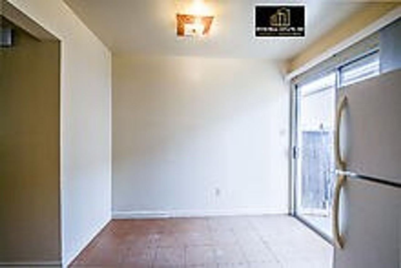 429 E Locust St #4 - Photo 5 of 5