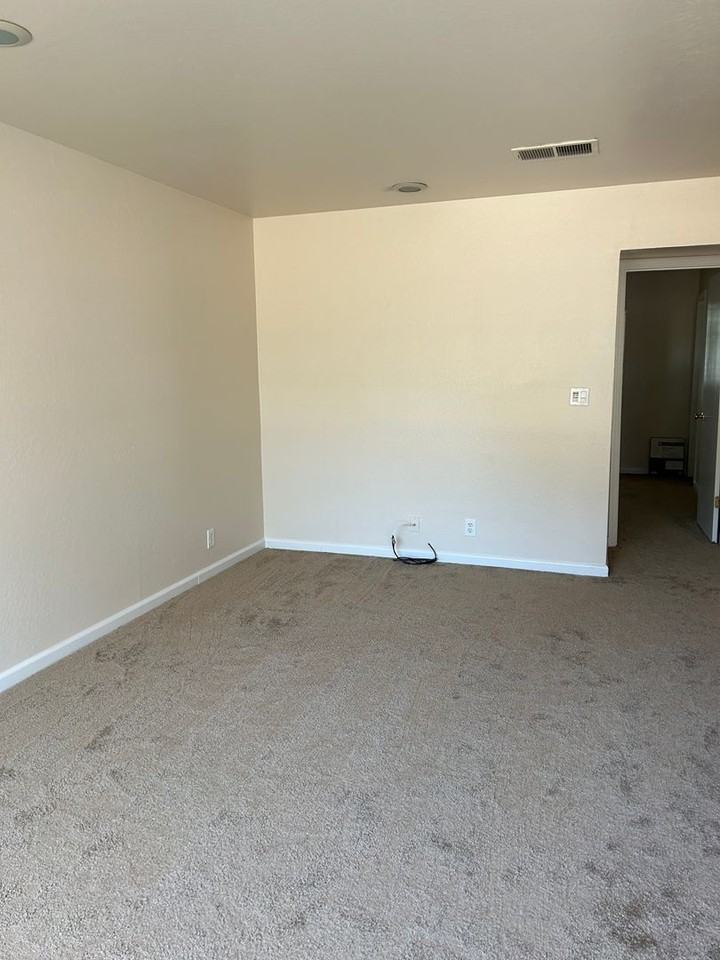 341 E Alaska Ave - Photo 3 of 15