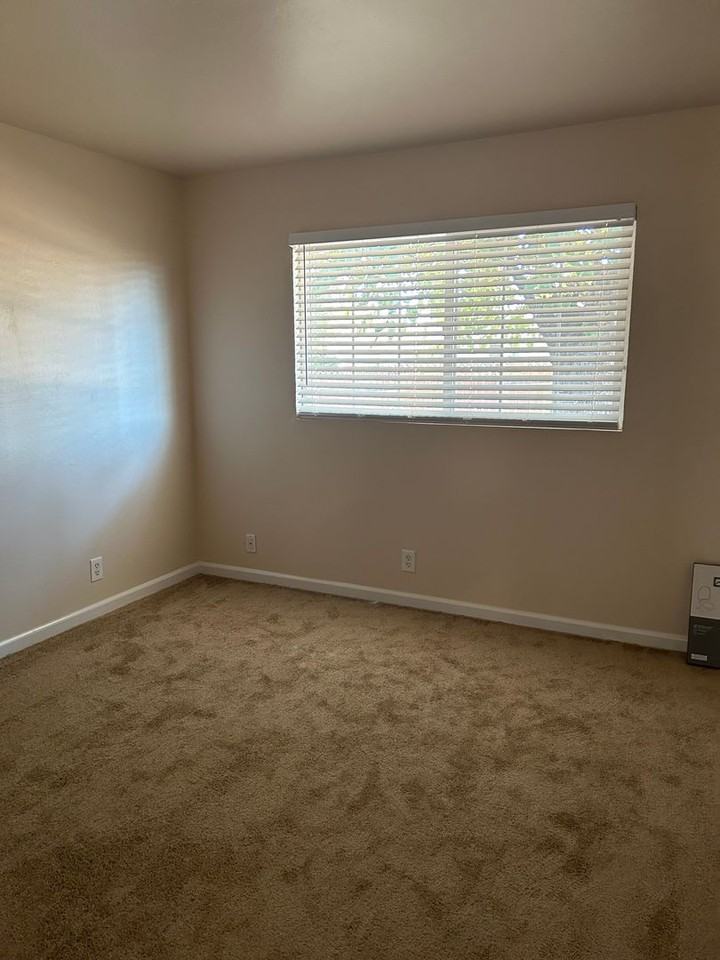 341 E Alaska Ave - Photo 5 of 15