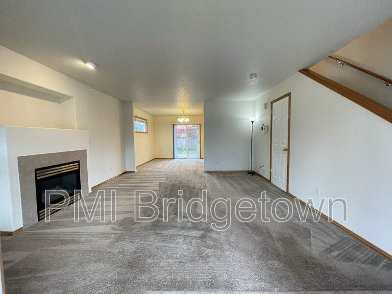 7440 Se 64th Ave - Photo 2 of 22