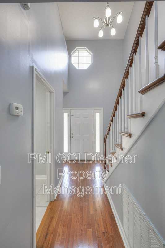 904 Creekedge Ct - Photo 3 of 40