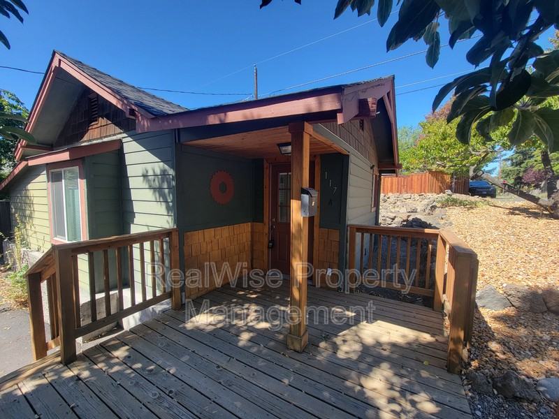 117A Nw Staats St - Photo 3 of 17