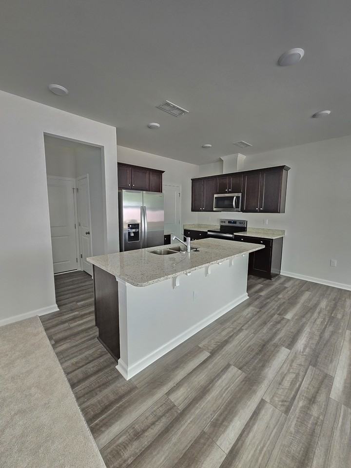 858 Mckenzie Park Ter - Photo 7 of 43