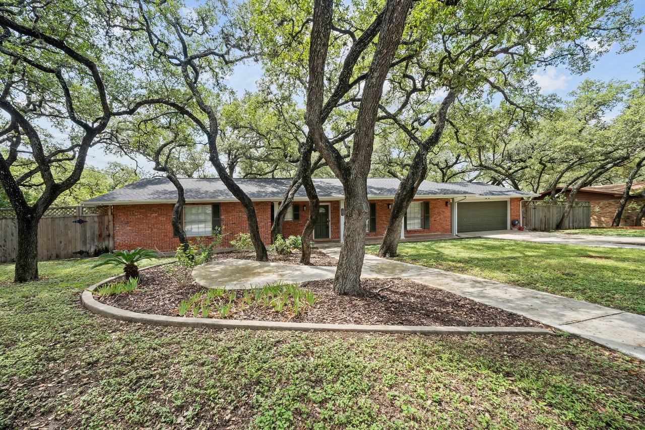 202 Donella Dr - Photo 3 of 33