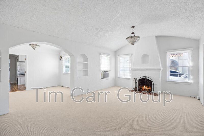 127 E 18th St - Photo 3 of 18