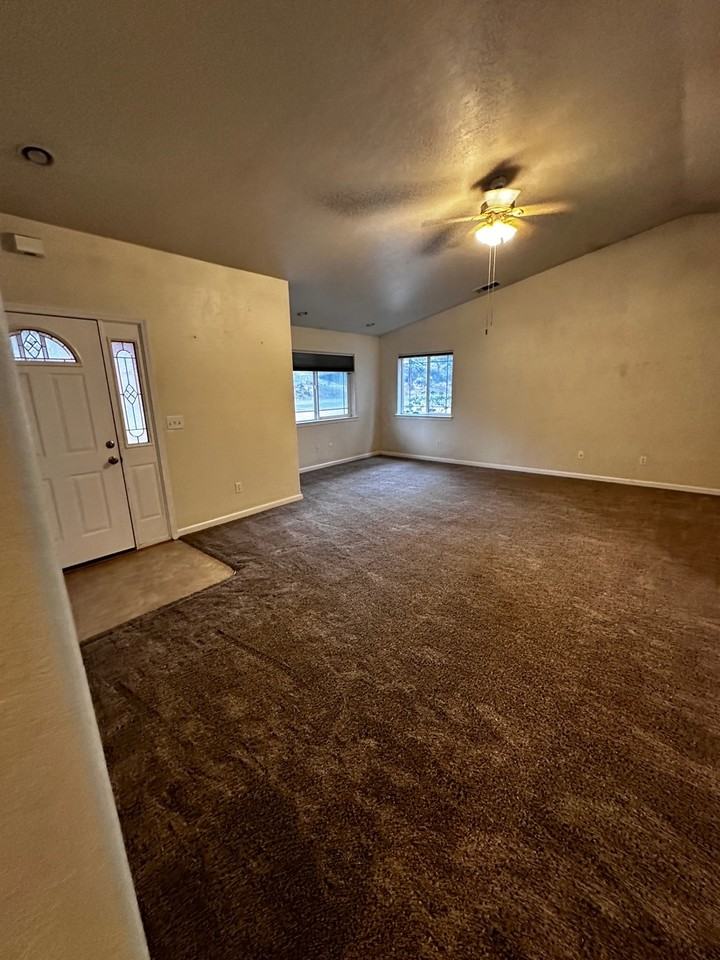 6009 Arron Ct - Photo 3 of 13