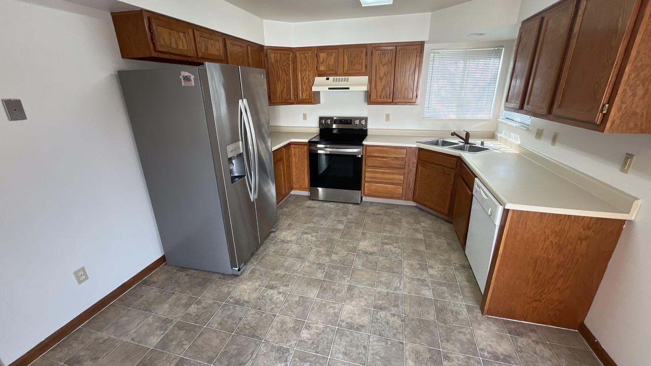 750 Rundle Ct - Photo 3 of 11
