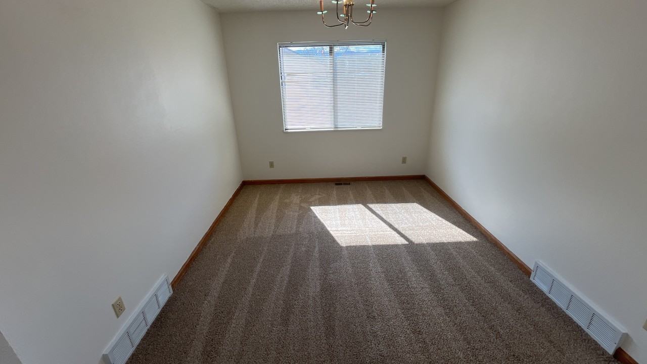 750 Rundle Ct - Photo 4 of 11