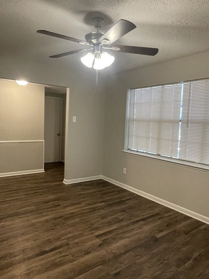 6316 Senate Dr - Photo 3 of 21