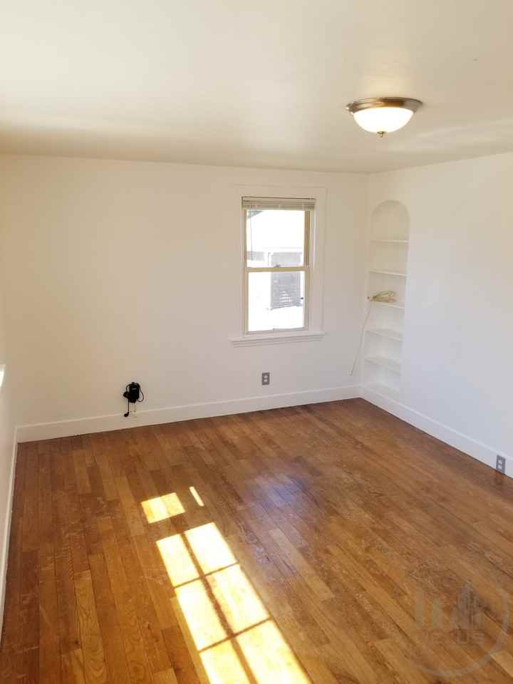 497 Winter St - Photo 2 of 10