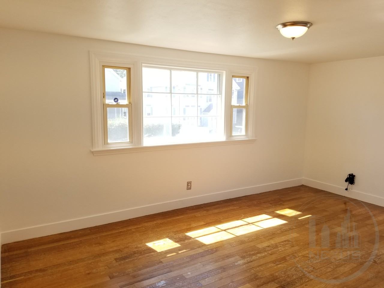 497 Winter St - Photo 3 of 10