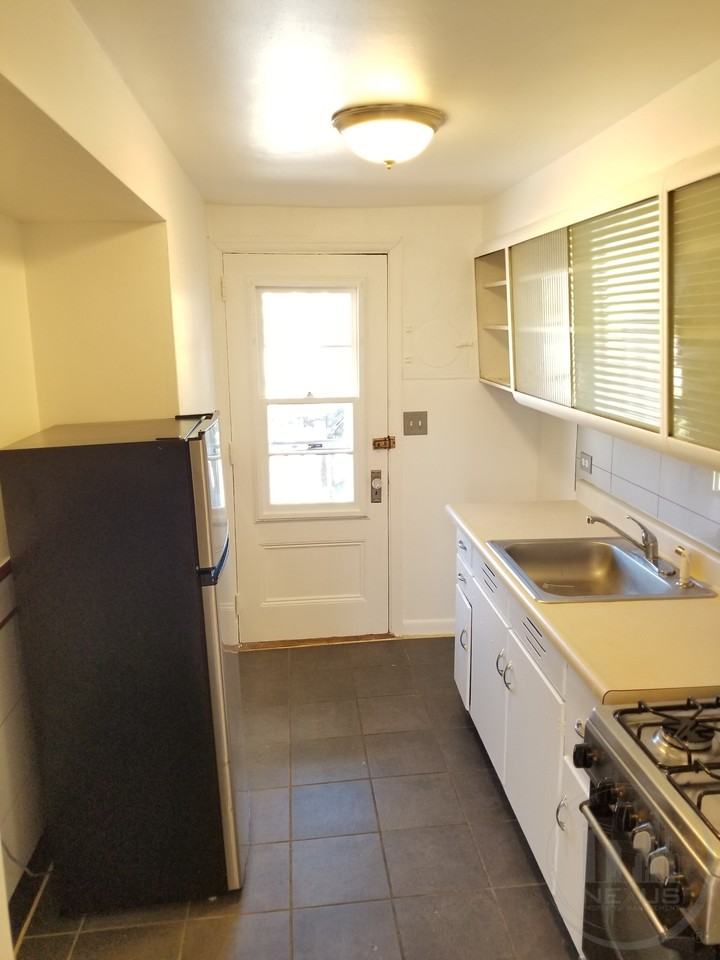 497 Winter St - Photo 4 of 10