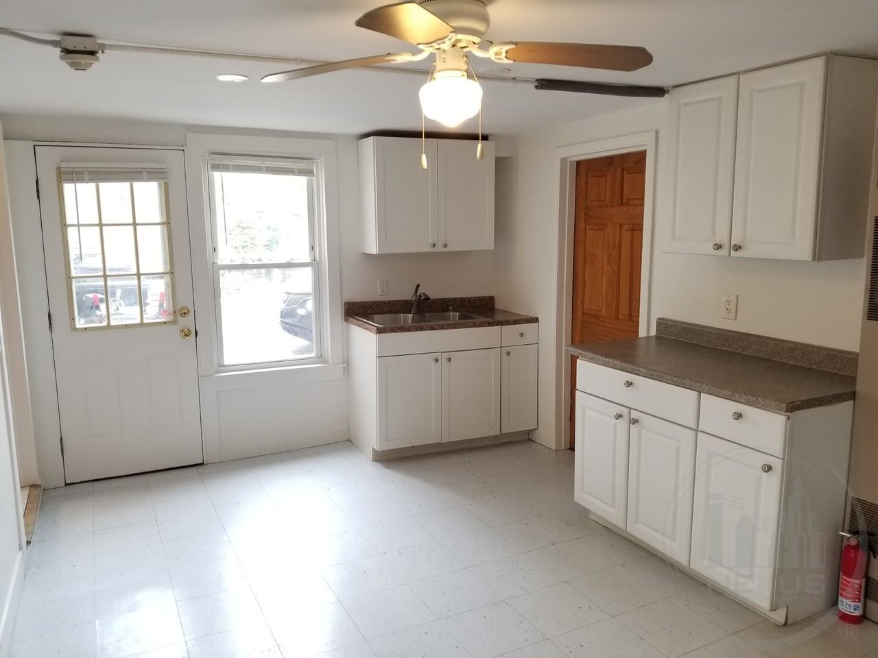 1413-1419 Main St - Photo 2 of 10