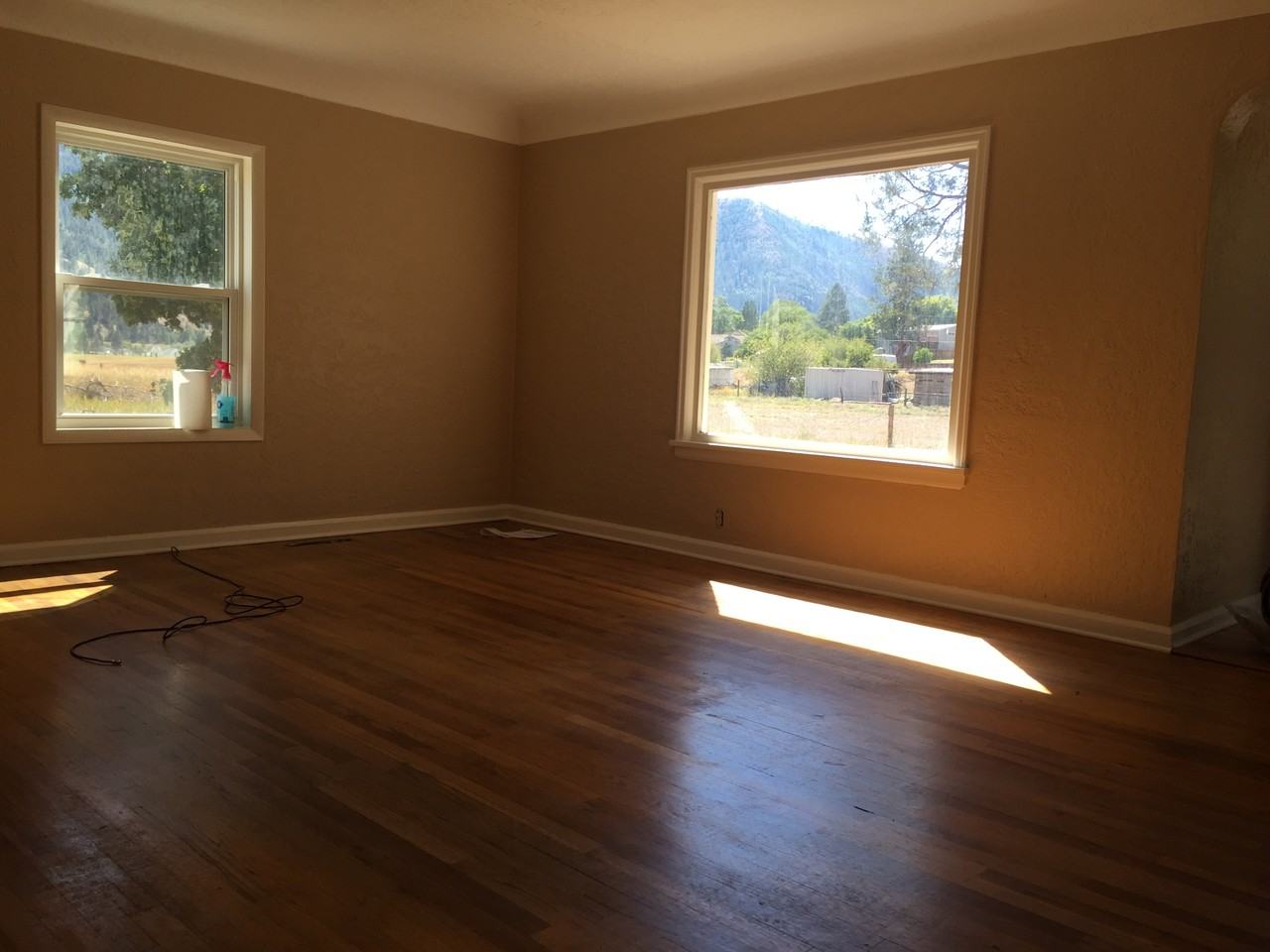 885 Speedway Ave - Photo 2 of 11