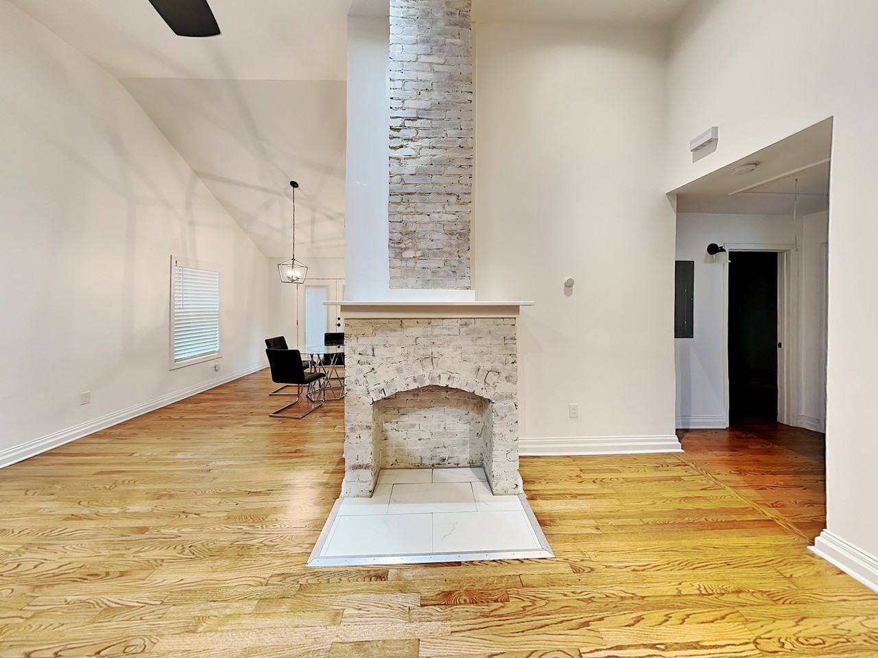 1439 Westmont Rd Sw - Photo 3 of 21